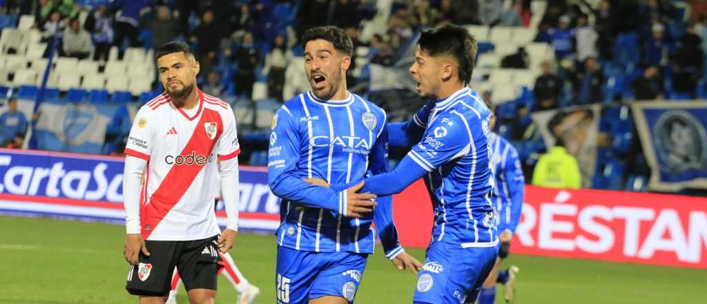 Godoy Cruz se sacó la mufa con un triunfazo ante River