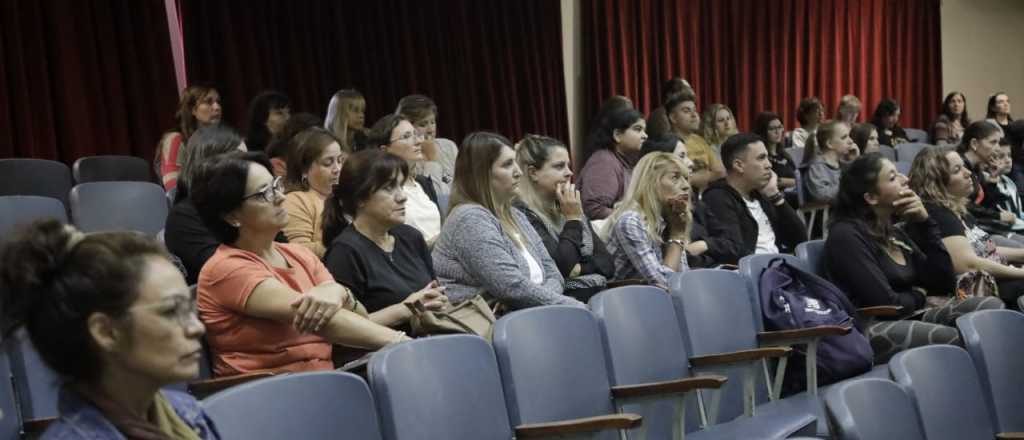 Cómo anotarse en las capacitaciones pagas para docentes