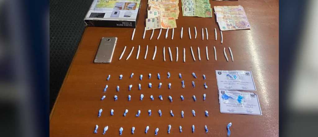 Detuvieron a una mujer que vendía cocaína y marihuana en Maipú