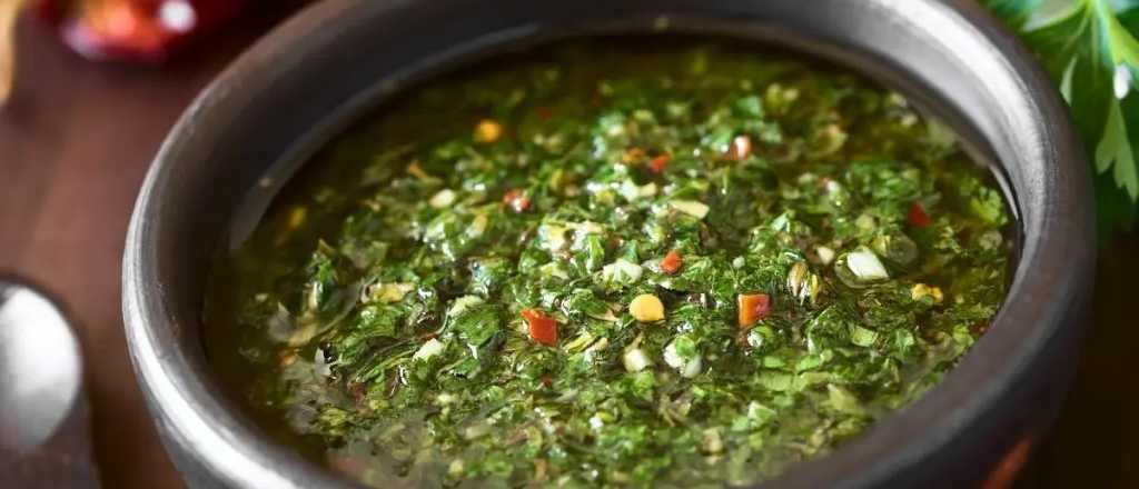 Cómo hacer el mejor chimichurri para tus comidas