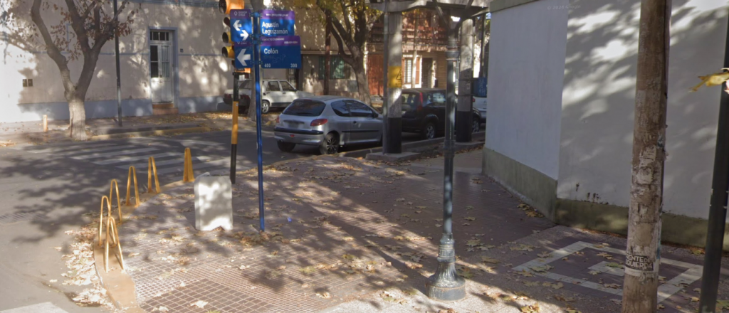 Estacionaba en pleno centro de Godoy Cruz y le arrebataron la mochila