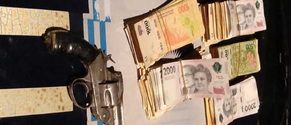 Cuatro detenidos en Guaymallén: portaban un arma y mucho efectivo