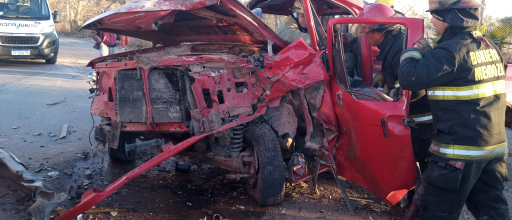 Fuerte choque de dos camionetas en la Ruta 20 de Maipú: un conductor ebrio