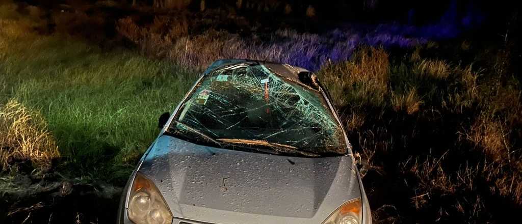 Por la lluvia, volcaron turistas en General Alvear y una mujer quedó herida