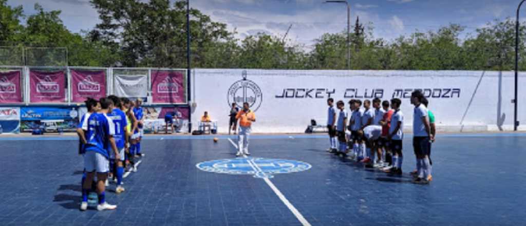 Se asoció para jugar al tenis y hoy es el encargado de "dar vuelta" al Jockey Club