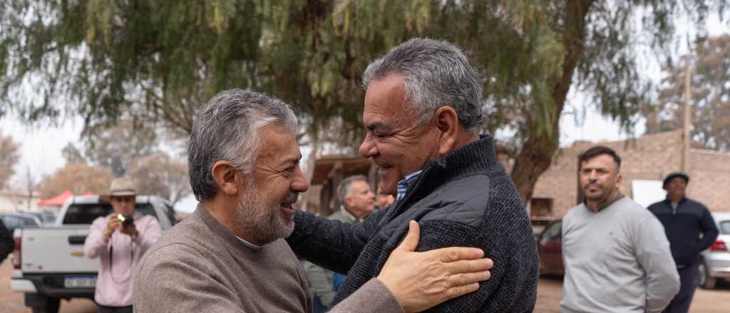 Qué busca el intendente peronista que llenó de elogios a Cornejo