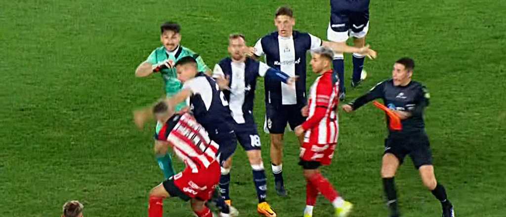 Video: Barracas Central y Gimnasia terminaron a las trompadas