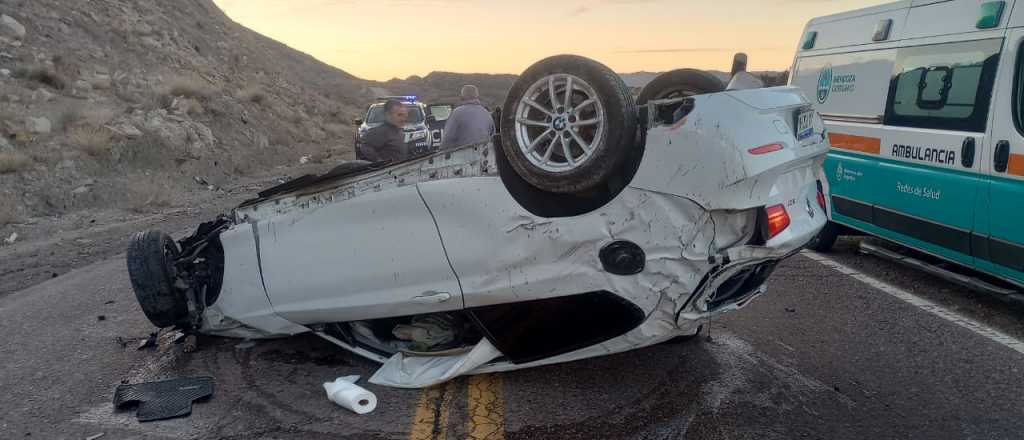 Dos heridos de gravedad en un vuelco en Agua de las Avispas, Potrerillos