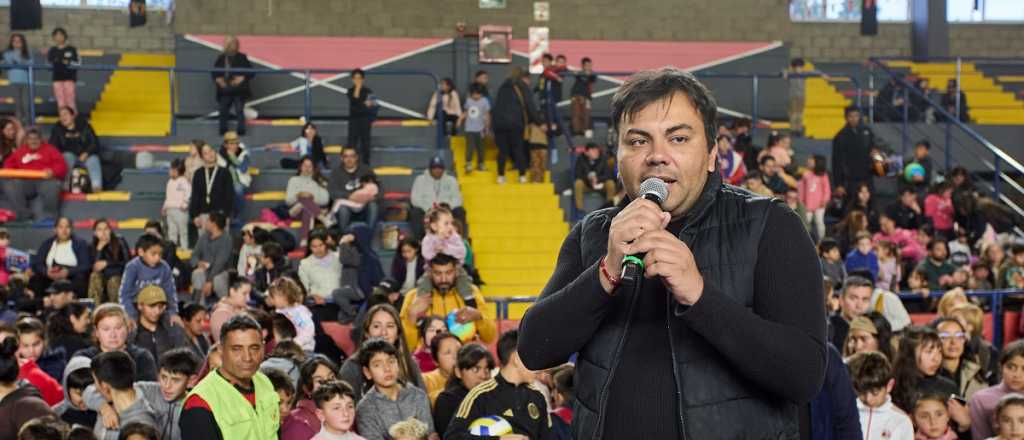 El Polimeni a pura sonrisa en la celebración del Día del Padre Sanmartiniano