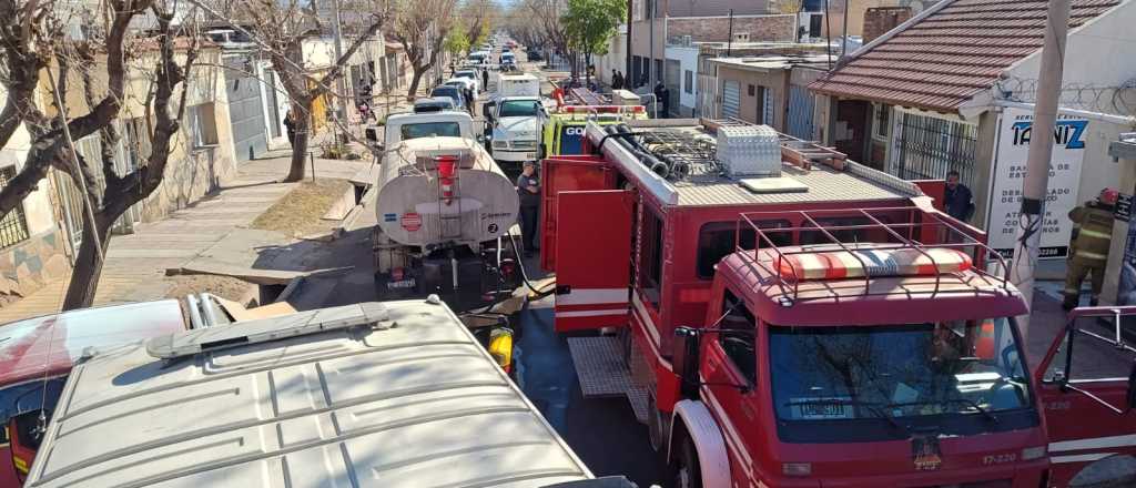 Video: controlaron un incendio en un galpón de Dorrego