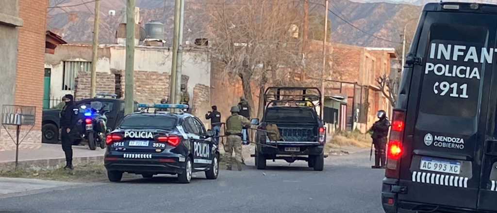 Allanamientos, detenidos y secuestro de armas fuego en Mendoza