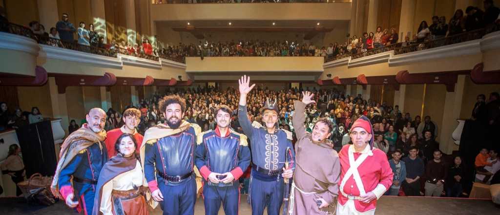 El Teatro Mendoza vibró con la Gala en homenaje a San Martín