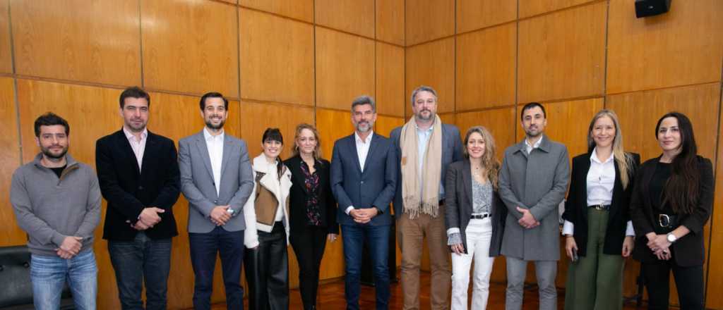 Con los representantes de qué "gigantes" se reunió Ulpiano Suarez