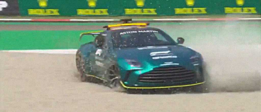 Video: insólito choque del safety car en la previa del GP de Italia