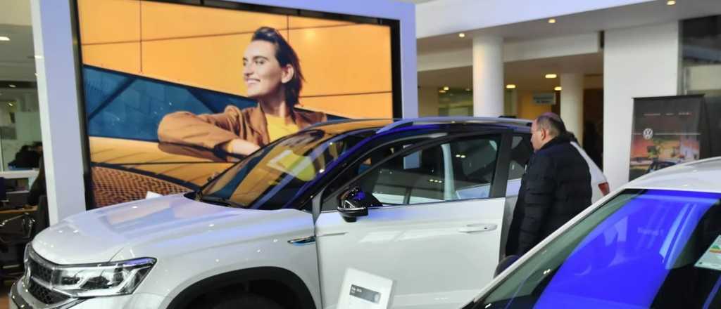 Dos automotrices bajan los precios tras la reducción del Impuesto PAIS