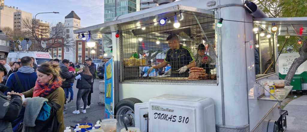 Fuerte aumento: cuánto salió un chori en la previa de Argentina-Chile