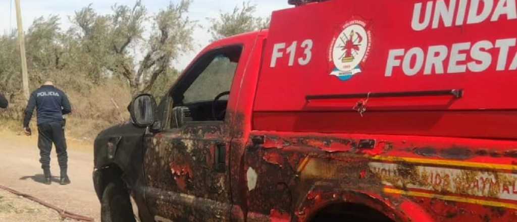 En un incendio, se quemó un móvil de los Bomberos de Guaymallén 