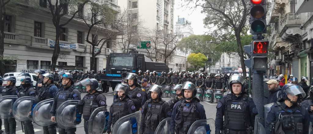 Videos: incidentes en el Congreso tras la votación a favor del veto jubilatorio