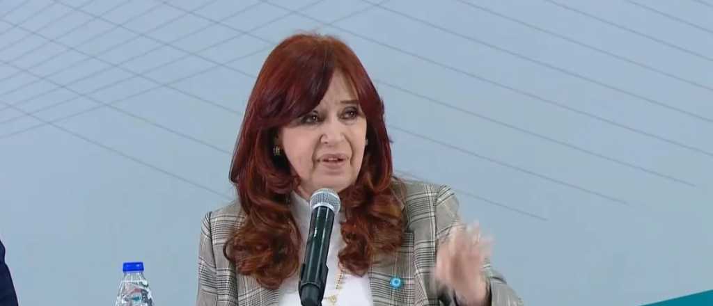 El pedido de CFK a Milei: "Largue la escuela austríaca y cace el manual argentino"