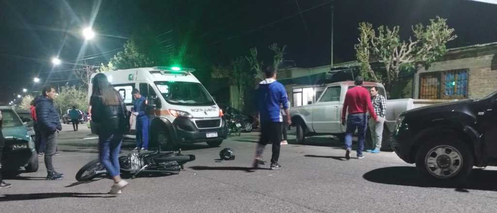 Una motociclista chocó contra una camioneta en Maipú