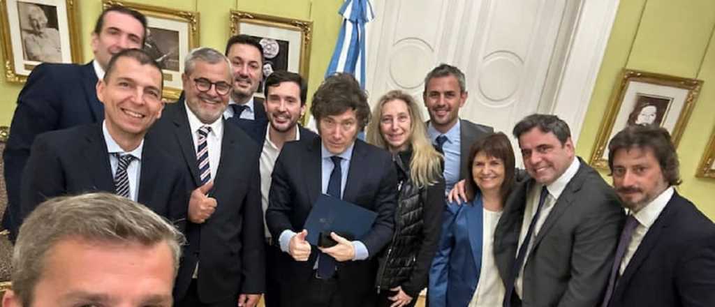 Milei recibe con asado en Olivos a los "87 héroes" del veto jubilatorio