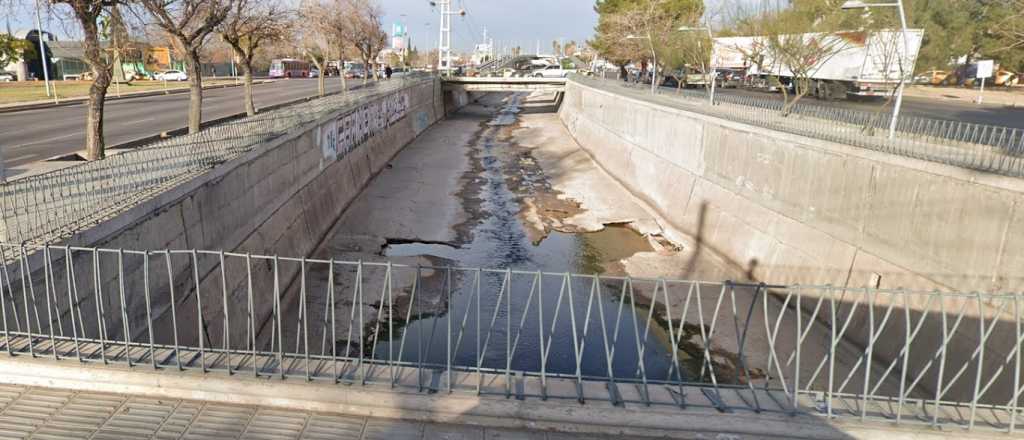 Robó en un kiosco en el Centro, se tiró a un canal para escapar y fue detenido