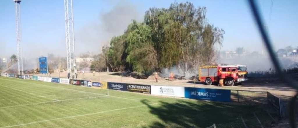 El Zonda reactivó un incendio en Guaymallén