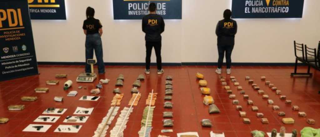 Millonario allanamiento de la Policía: incautaron marihuana, cocaína y plata