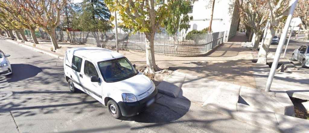 Robaron una moto a plena luz del día en una escuela de San Rafael