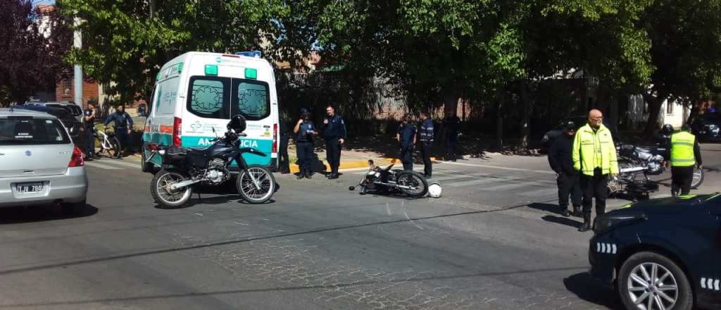 Una adolescente fue pisada por una moto en Godoy Cruz y sufrió una fractura