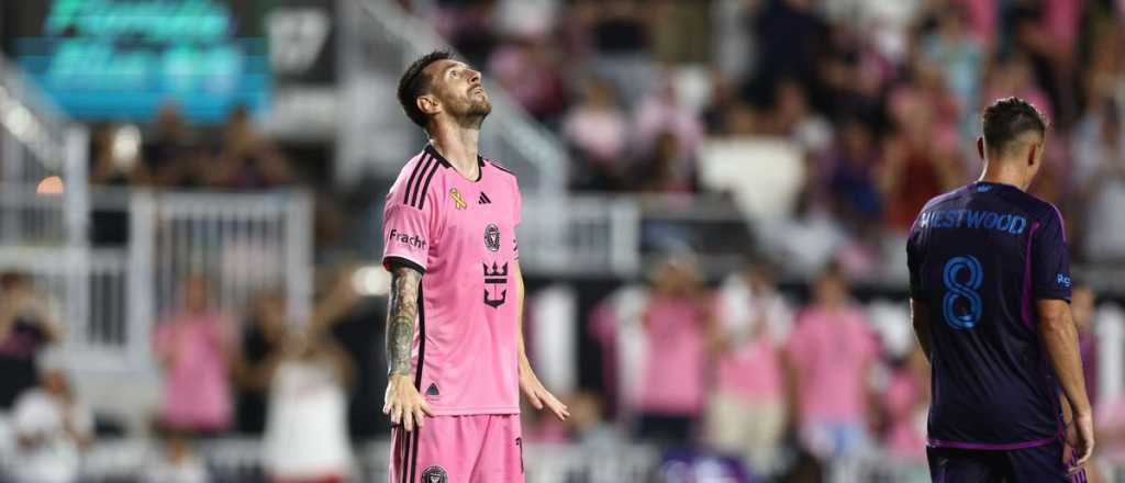 Como un superhéroe: el nuevo festejo de Messi que causó sensación