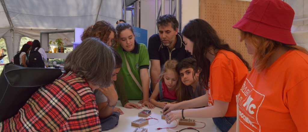 La Facultad de Ciencias Exactas y Naturales lleva adelante la muestra "Mendociencia 2024: manos a la ciencia" 