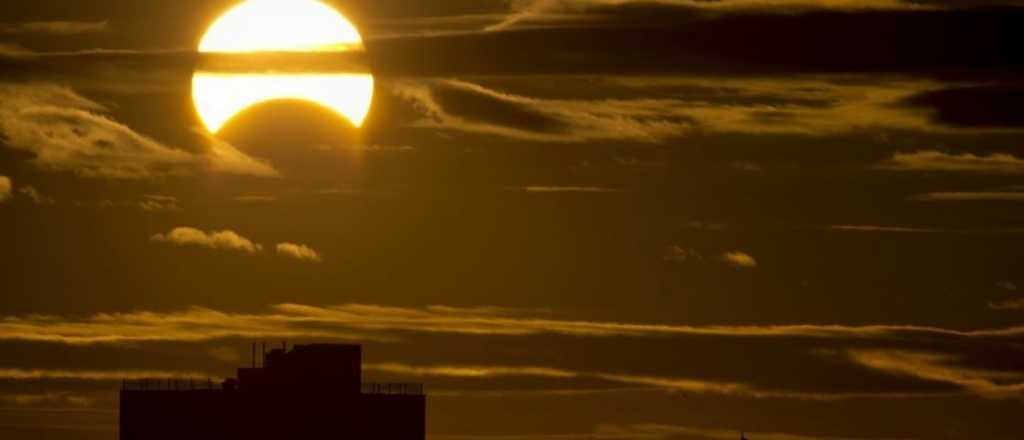 Eclipse solar anular 2024: cuándo, cómo y dónde verlo desde Argentina