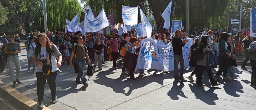 Unas 30 mil personas marcharon en Mendoza por la universidad pública