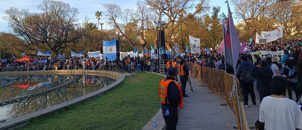 Fuertes discursos contra Milei en la Marcha Universitaria de Mendoza