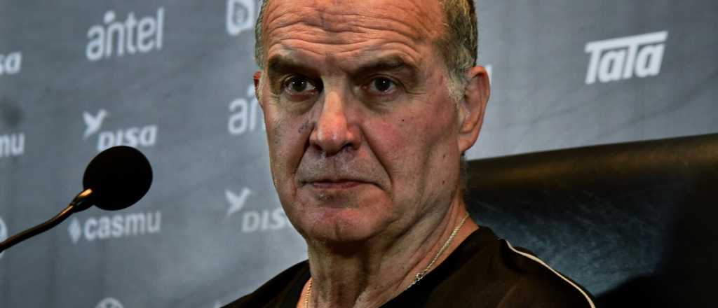 Bielsa cerca de la puerta de salida y su autoridad vulnerada por Luis Suárez