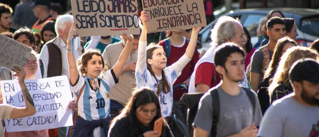 Contradicciones en el ala Oeste de la Rosada y la caminata de Los Cansados