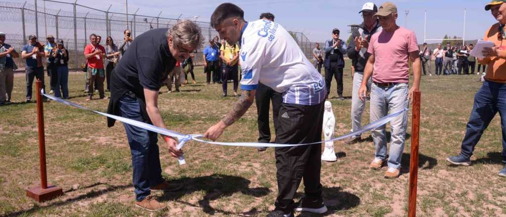 Inauguraron la primera cancha de rugby para presos en Mendoza