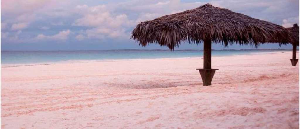 ¡Si, existe! Así es la playa natural de arena rosada