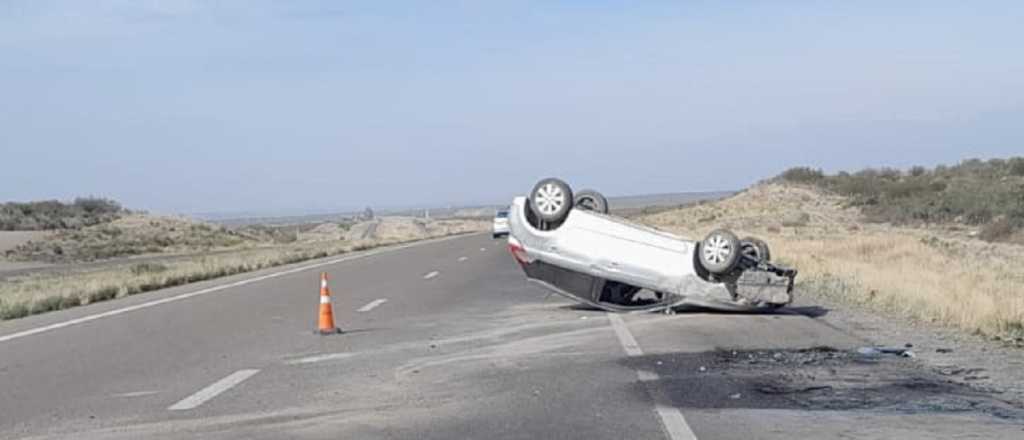 Se quedó dormido y volcó el auto en el que viajaba junto a su familia