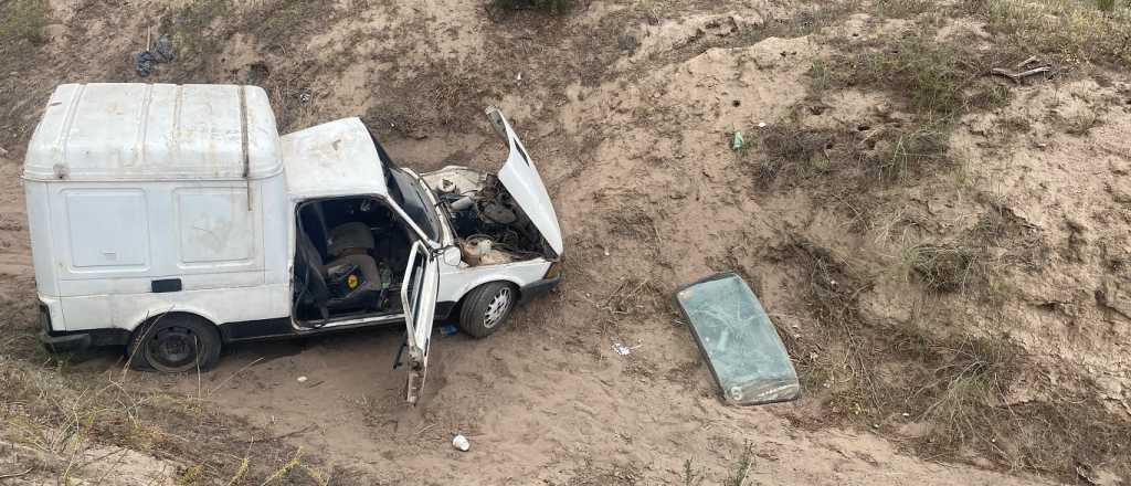 Un conductor alcoholizado cayó a un canal en San Rafael