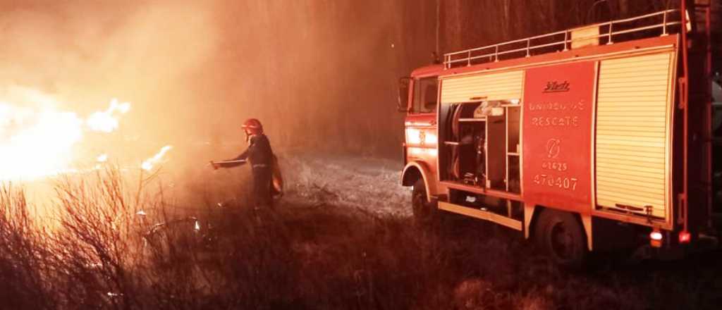 Golpearon a bomberos que fueron a apagar un incendio en San Rafael