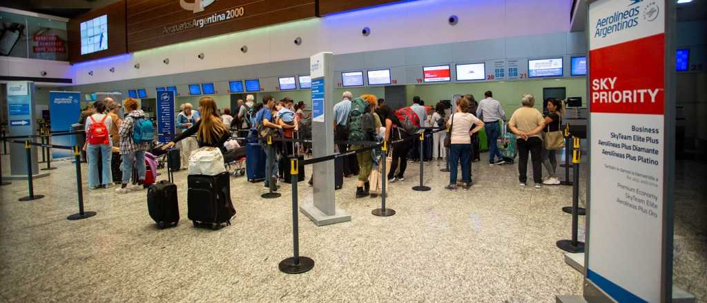 Turismo internacional en Mendoza: se triplicó el saldo negativo, según el Indec