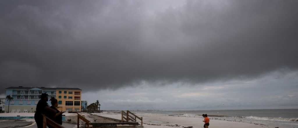 El huracán Milton podría provocar tornados y marejadas en Florida