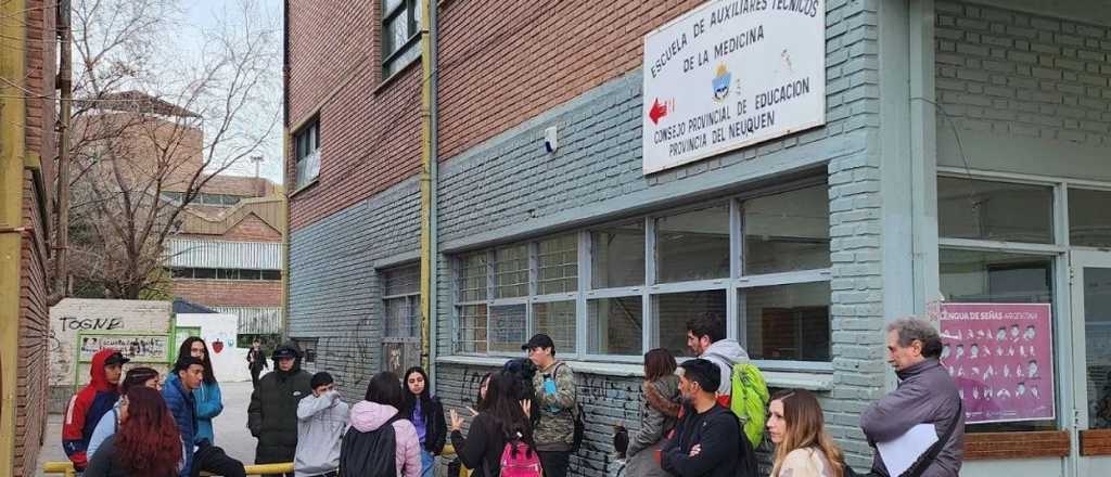 Mató a un periodista, volvió a la escuela y hay miedo entre los alumnos