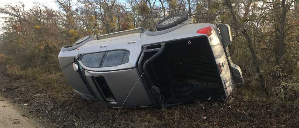 Cuatro heridos al volcar una camioneta y dar varios tumbos en Lavalle