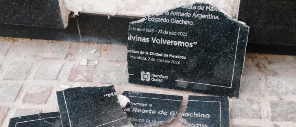 Indignación por la rotura de la placa a la madre del primer caído en Malvinas