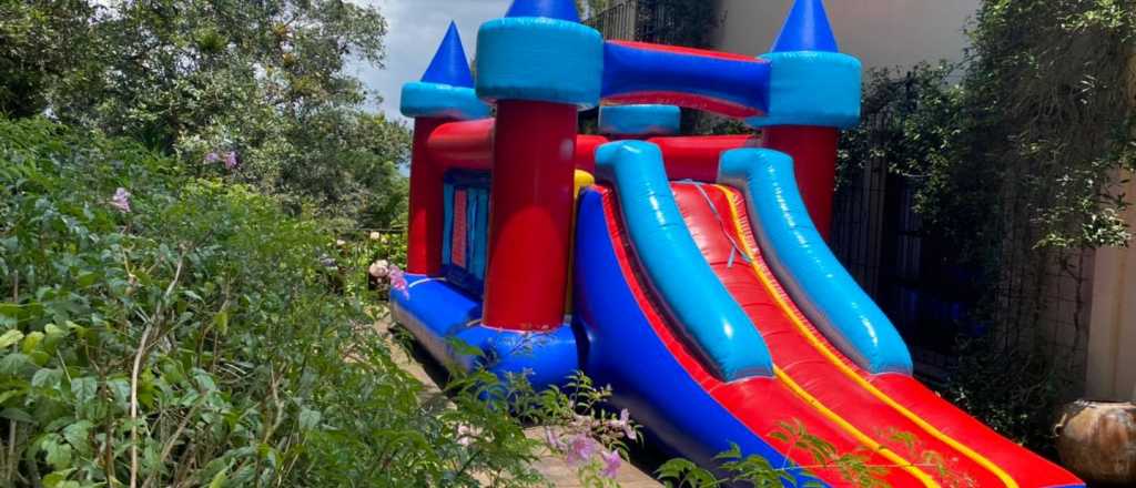 Se les pinchó la fuga: escapaban con un castillo inflable y los detuvieron