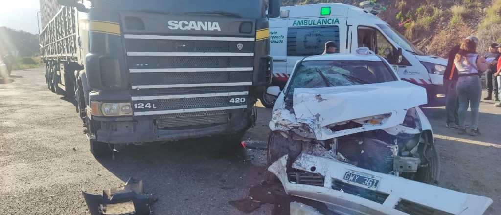 Fotos: fuerte choque entre un camión y un auto en la Ruta 7