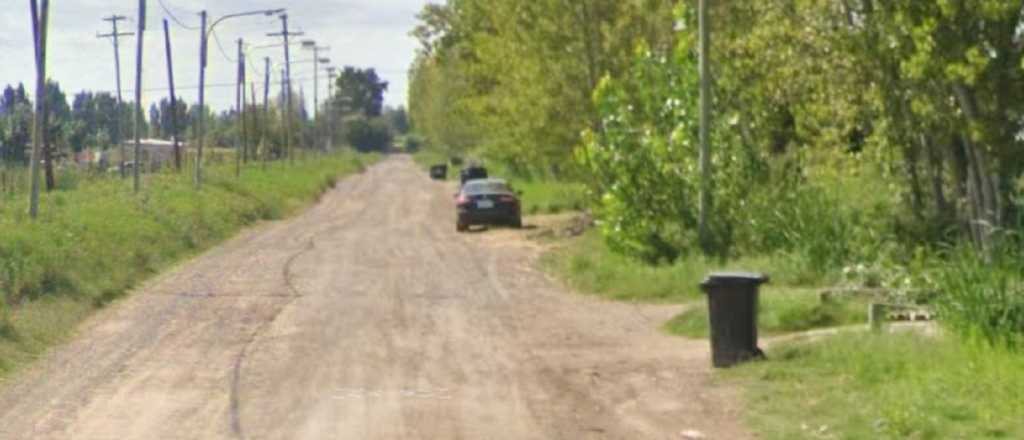 Detuvo su marcha por un contenedor de basura y le robaron el auto